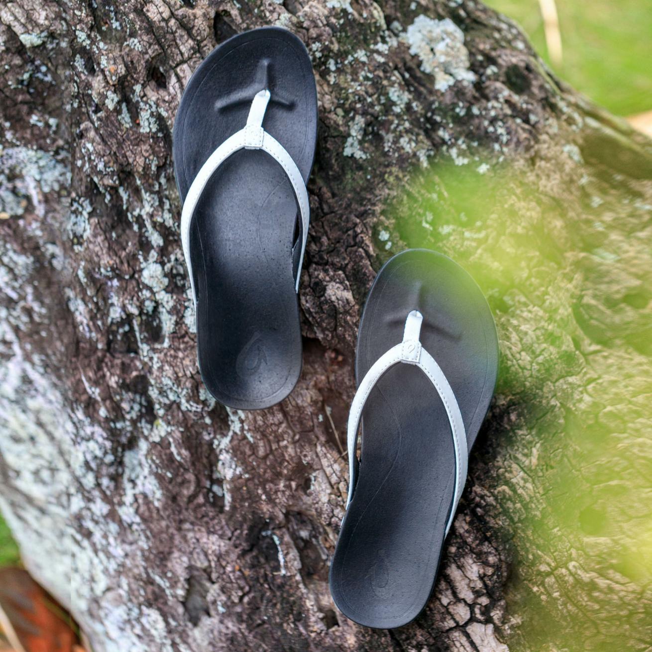 Olukai OluKai Ho‘ōpio - White / Onyx | Beach Sandals | Women Water-Friendly