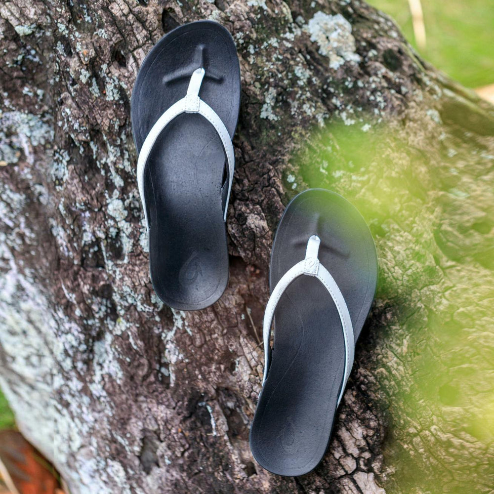 Olukai OluKai Ho‘ōpio - White / Onyx | Beach Sandals | Women Water-Friendly