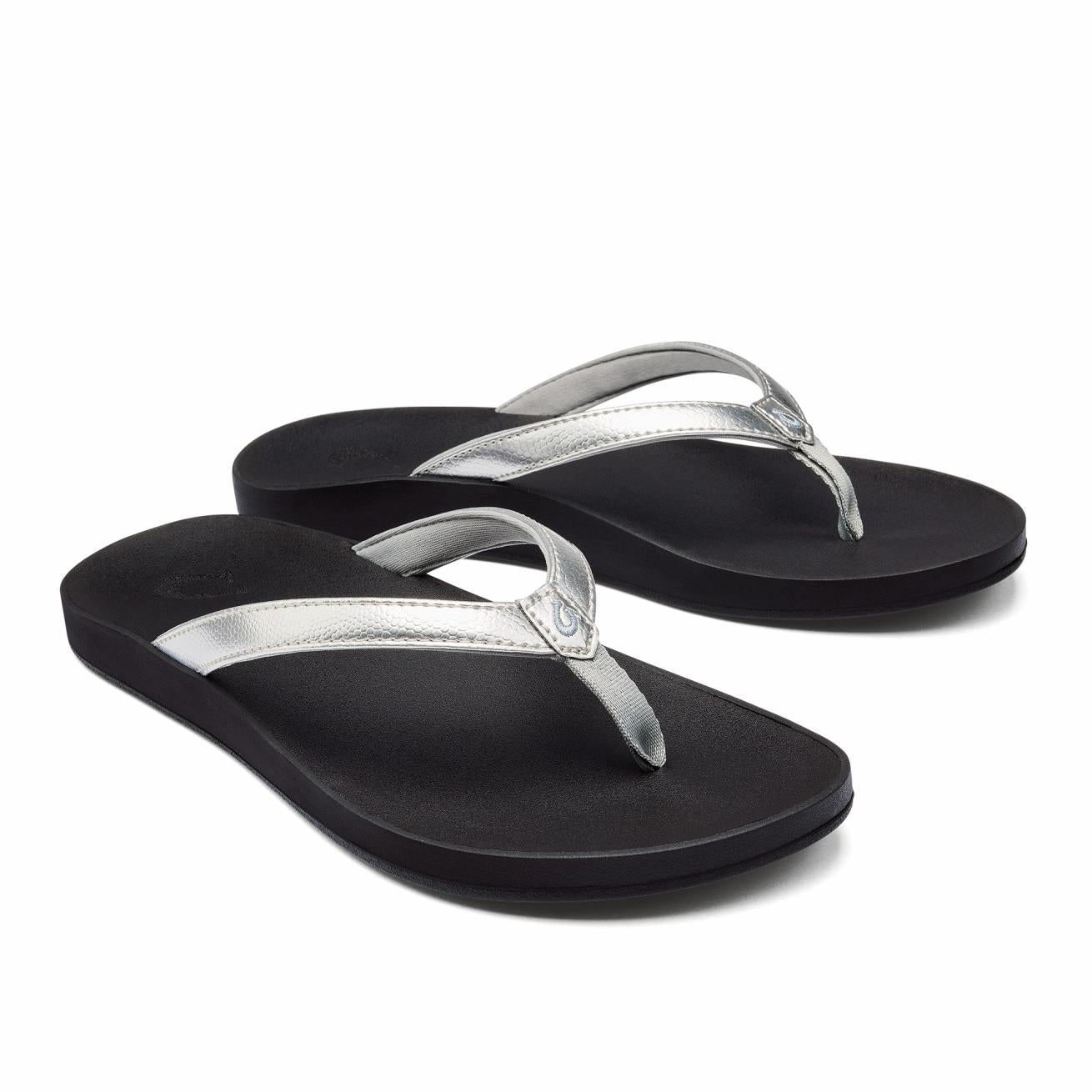 Olukai Puawe Beach Sandals - Silver / Black | Women Water-Friendly